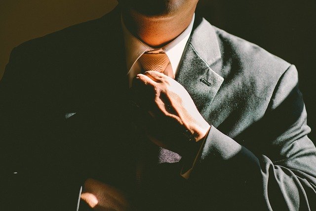 Jak komponować stylizacje w eleganckim stylu męskim?